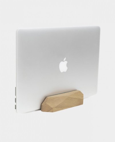 Drevený vertikálny stojan na notebook - dok na laptop - Farba: Dub