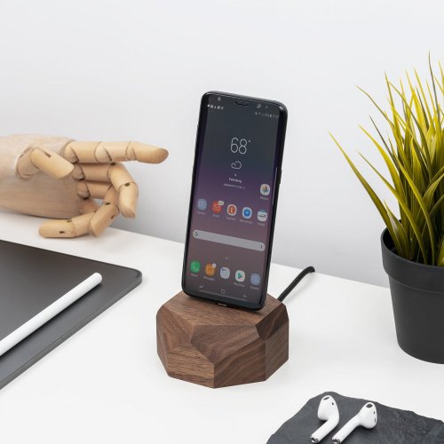 Drevený stojan a nabíjačka na telefón (USB-A - USB-C) - Farba: Orech