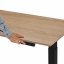 Výškovo nastaviteľný stôl z drevenej dyhy