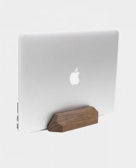 Drevený vertikálny stojan na notebook - dok na laptop