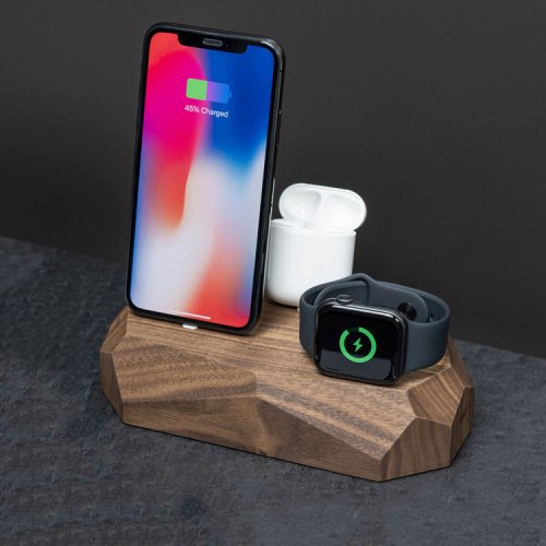 Trojitý drevený nabíjací dok na iPhone, Apple Watch, AirPods