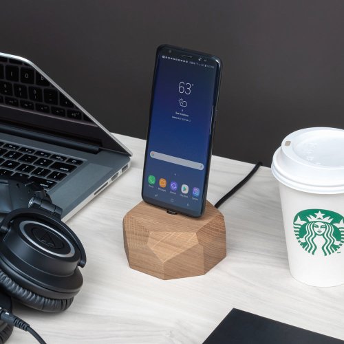 Drevený stojan a nabíjačka na telefón (USB-A - USB-C) - Farba: Orech