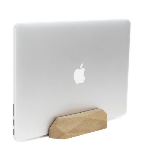 Drevený vertikálny stojan na notebook - dok na laptop - Farba: Dub