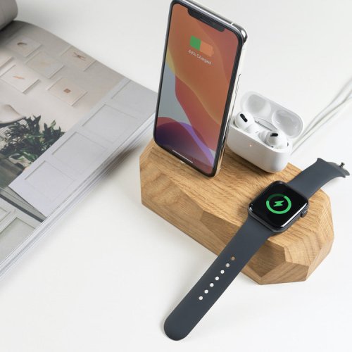 Trojitý drevený nabíjací dok na iPhone, Apple Watch, AirPods